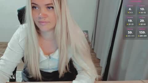 Snapshot of elia_ chatting on October 10, 7:24 am Ella online show from October 10, 7:24 am