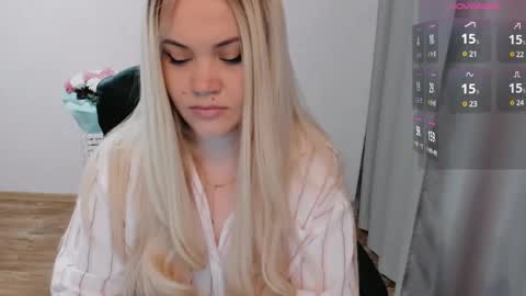 Snapshot of elia_ chatting on December 6, 8:59 am Ella online show from December 6, 8:59 am