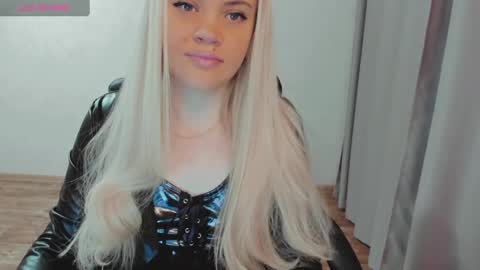 Snapshot of elia_ chatting on February 3, 6:45 am Ella online show from February 3, 6:45 am