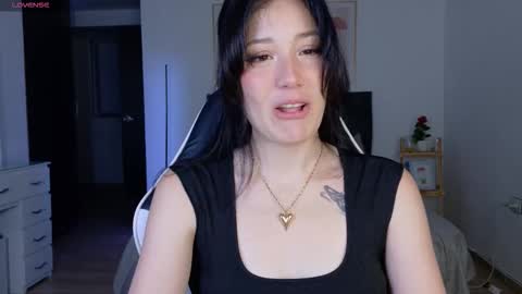 eliiih_ online show from October 27, 3:24 am