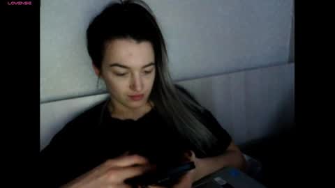 elisa_dove208 online show from December 19, 5:43 am