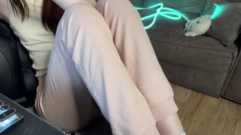 Elisa North online show from March 6, 4:28 pm