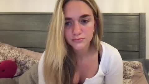 Elisa Sinclair online show from December 9, 11:03 pm