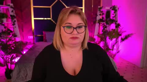 elise_ryen online show from January 19, 8:10 am