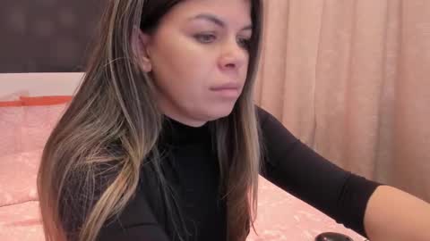 Elly online show from December 22, 1:03 pm