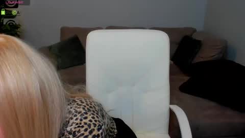 Snapshot of elissavibe chatting on October 18, 10:33 pm Elisa  Promotion   online show from October 18, 10:33 pm