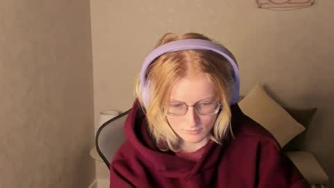 Elizabeth online show from November 25, 1:08 am