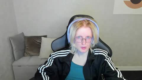 Elizabeth online show from September 21, 1:37 am