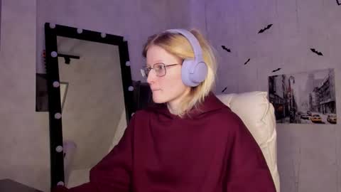 Elizabeth online show from November 17, 1:06 am