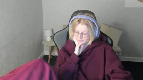 Elizabeth online show from December 2, 1:07 am