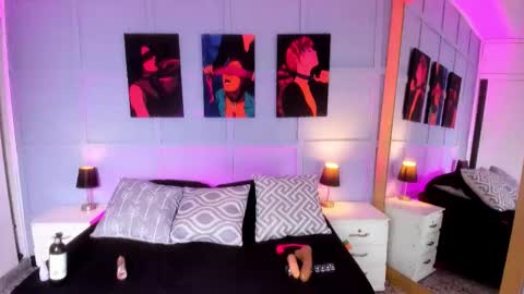  Elizabeth online show from November 6, 9:10 pm