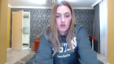 Snapshot of ella_max_live chatting on January 14, 8:20 am Ella  Max online show from January 14, 8:20 am