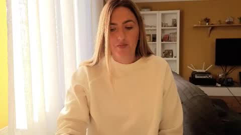 Snapshot of ella_max_live chatting on September 19, 5:39 am Ella  Max online show from September 19, 5:39 am