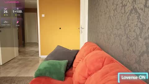 Snapshot of ella_max_live chatting on October 1, 6:07 am Ella  Max online show from October 1, 6:07 am