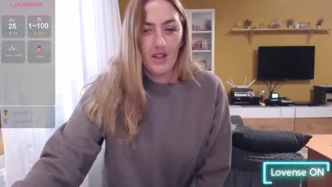 Snapshot of ella_max_live chatting on October 5, 6:07 am Ella  Max online show from October 5, 6:07 am