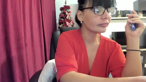 Ella online show from December 16, 8:15 pm