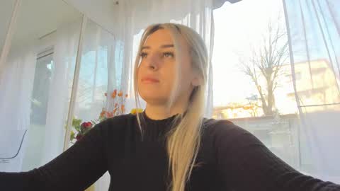 ella_vee online show from March 10, 5:55 am