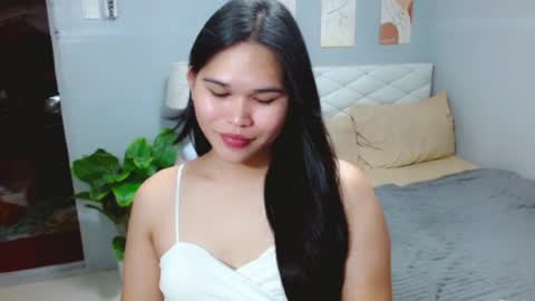 EllaFord online show from July 18, 10:40 am