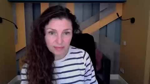 EllaLongs online show from November 3, 12:31 pm