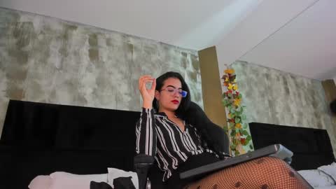 Snapshot of ellaochoa chatting on January 15, 11:21 am ella online show from January 15, 11:21 am
