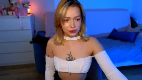 Ella online show from November 22, 5:43 am