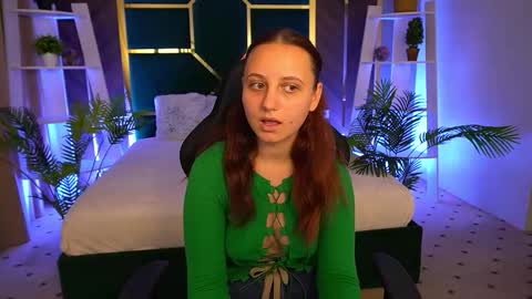 Snapshot of elleebloom chatting on October 27, 2:45 pm elleebloom online show from October 27, 2:45 pm