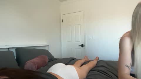 ellie  online show from February 19, 8:40 pm