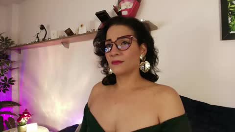 elliee1 online show from June 3, 12:17 pm