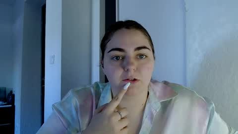 Ellie online show from May 6, 7:34 am