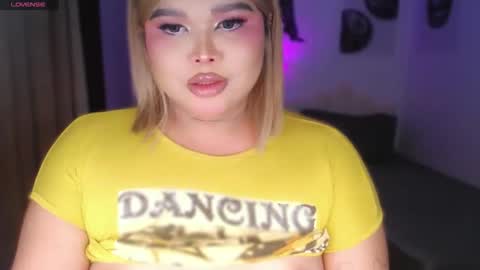 Ellise online show from May 7, 10:35 pm