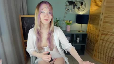 elliup online show from March 15, 4:20 pm