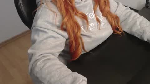 Elly online show from December 15, 9:20 pm