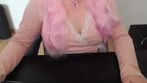 Elly online show from April 2, 1:41 pm