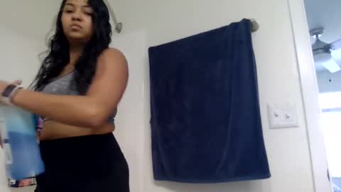 Elly online show from March 28, 3:55 pm