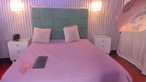 Snapshot of elodie_walker chatting on December 17, 11:49 am Elodie  online show from December 17, 11:49 am