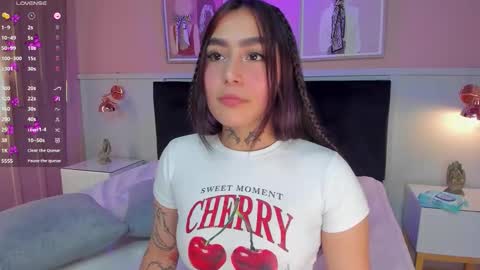 Snapshot of elodie_walker chatting on October 28, 4:02 pm Elodie  online show from October 28, 4:02 pm