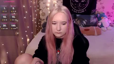 Snapshot of elovinora chatting on December 2, 6:52 pm Ela give me a thumbs up if you like it  and this is important for the development of the account online show from December 2, 6:52 pm