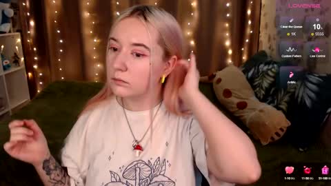 Snapshot of elovinora chatting on January 3, 8:01 pm Ela give me a thumbs up if you like it  and this is important for the development of the account online show from January 3, 8:01 pm