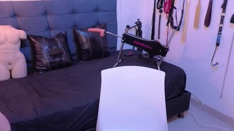 elowen_halley1 online show from October 26, 8:15 pm