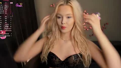 elsaawesome online show from February 24, 9:35 pm