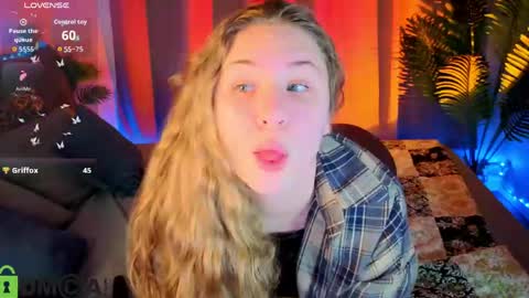 Elsie online show from June 5, 1:31 am