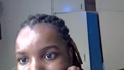 Snapshot of elvier_pretty chatting on October 22, 2:33 pm flo online show from October 22, 2:33 pm