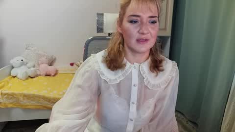 Elvira online show from December 6, 7:54 am