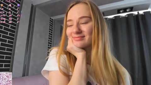 Snapshot of elvyrose chatting on October 11, 3:55 am Elvina online show from October 11, 3:55 am