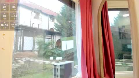 elyarose_ online show from February 12, 6:15 am