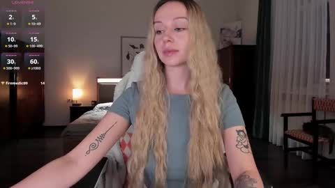 Emilie online show from October 15, 3:03 pm