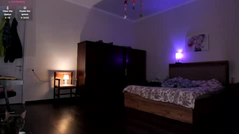 Emilie online show from April 7, 6:21 pm