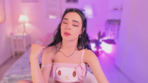 Snapshot of ema_soul chatting on October 15, 8:33 pm emma soul online show from October 15, 8:33 pm