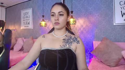 Snapshot of emiily_w1 chatting on February 7, 9:58 am Emily online show from February 7, 9:58 am