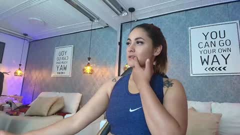 Snapshot of emiily_w1 chatting on January 27, 4:22 pm Emily online show from January 27, 4:22 pm
